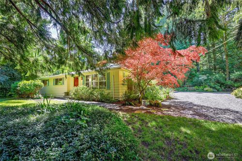 8883 Ne Wardwell Rd, Bainbridge Island, WA, 98110-3503 | Card Image