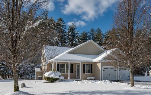 9 Pilgrim Cir, Nashua, NH, 03063-2827 | Card Image