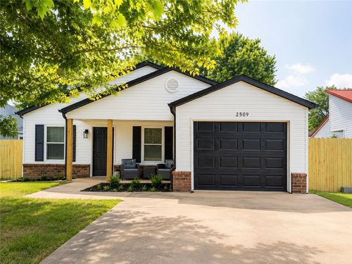 2509 Se 4th St, Bentonville, AR, 72712-5365 | Card Image