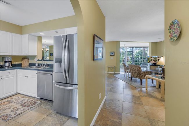 APT-31B - 6101 34 Th St W, Condo with 2 bedrooms, 2 bathrooms and null parking in BRADENTON FL | Image 4