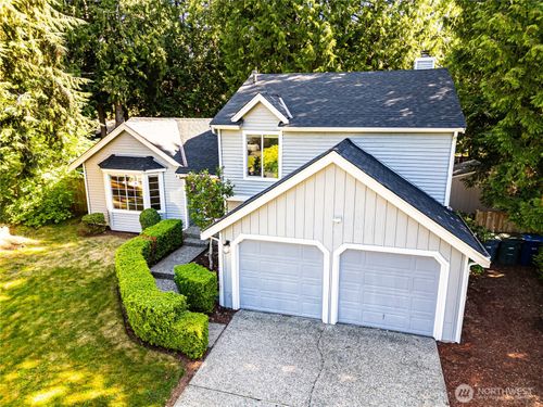 22039 Ne 15th St, Sammamish, WA, 98074-6820 | Card Image