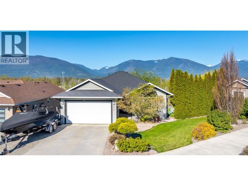 235 3rd Avenue S, Creston, BC, V0B1G3 | Card Image