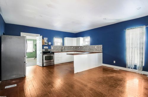 70372 N Main St, Richmond, MI, 48062-5722 | Card Image