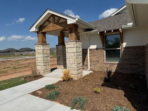 704 Argos Rd, Yukon, OK, 73099-5561 | Card Image