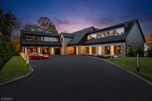 8 Flintlock Ct, Totowa, NJ, 07512-1648 | Card Image