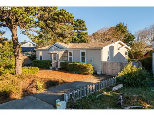 887 Jackson Ave, Bandon, OR, 97411 | Card Image
