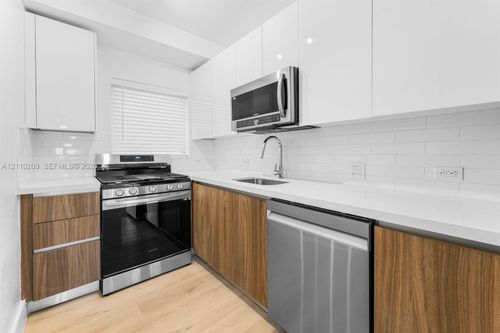 20-1035 9th St, Miami Beach, FL, 33139-5393 | Card Image