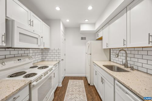 8-143 Green Turtle Ln, CHARLOTTESVILLE, VA, 22901 | Card Image
