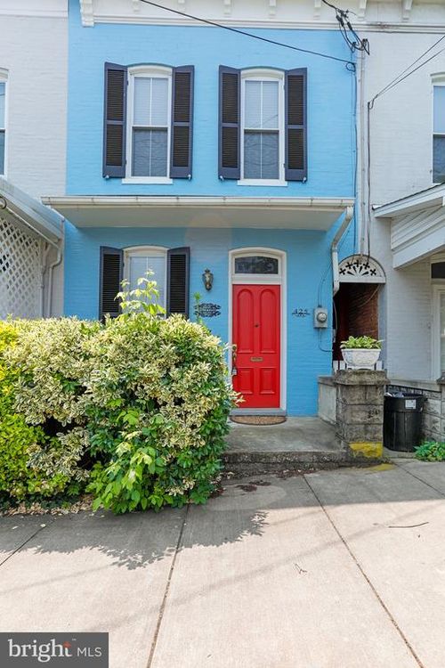 425 W Martin St, MARTINSBURG, WV, 25401-2746 | Card Image