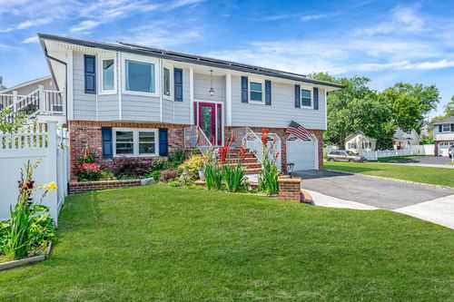 6 Holly Rd, Oakdale, NY, 11769-2249 | Card Image
