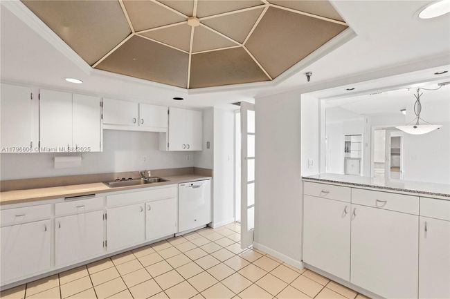 APT-633 - 201 Crandon Blvd, Condo with 2 bedrooms, 2 bathrooms and null parking in Key Biscayne FL | Image 17