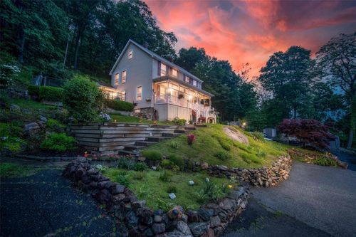 8 Jevens Rd, Highland Fls, NY, 10928-1206 | Card Image