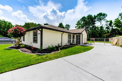 1221 Delores St, Kemah, TX, 77565-3134 | Card Image