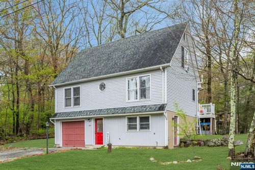 140 Papscoe Rd, Hewitt, NJ, 07421-3702 | Card Image