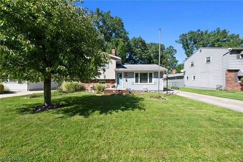 38233 Parkway Blvd, Willoughby, OH, 44094-7547 | Card Image