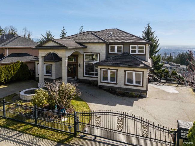 1507 Stonecrop Court, House other with 9 bedrooms, 6 bathrooms and 8 parking in Coquitlam BC | Image 2