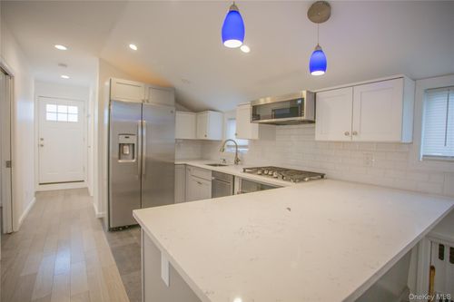 105 Pacific Blvd, Long Beach, NY, 11561-3866 | Card Image