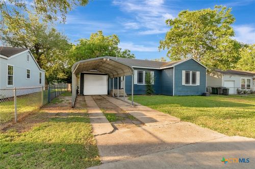 2402 E Brazos St, Victoria, TX, 77901-5764 | Card Image