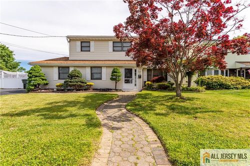 16 W Susan St, Hazlet, NJ, 07730-1831 | Card Image