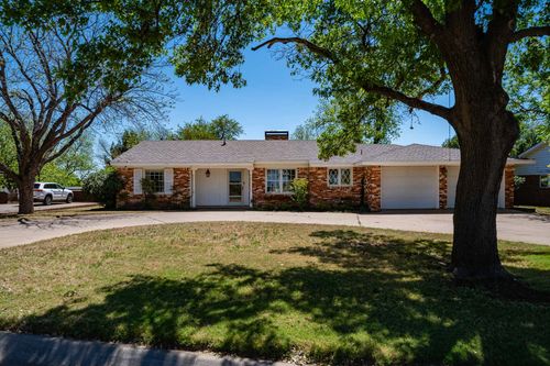 1902 Country Club Dr, Sweetwater, TX, 79556-1705 | Card Image