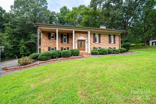 5495 Valley Run St, Hickory, NC, 28601-9453 | Card Image