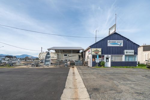 5280 Caterpillar Rd, Redding, CA, 96003-2050 | Card Image