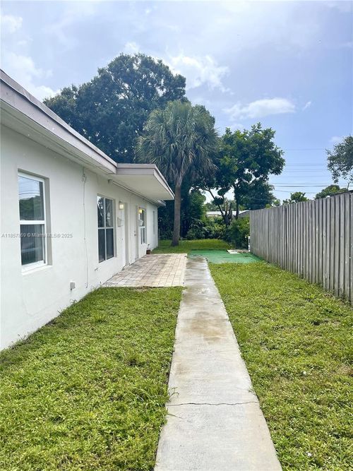 2-east-1004 Sw 24th Ave, Fort Lauderdale, FL, 33312 | Card Image