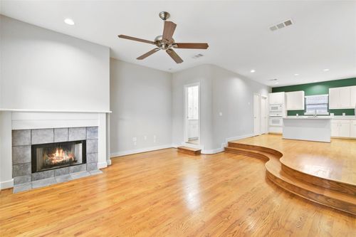 1604 Reinerman Street, Houston, TX, 77007 | Card Image