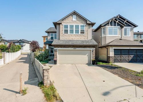 47 Panatella Bay Nw, House with 3 bedrooms, 3 bathrooms and 4 parking in Calgary AB | Card Image