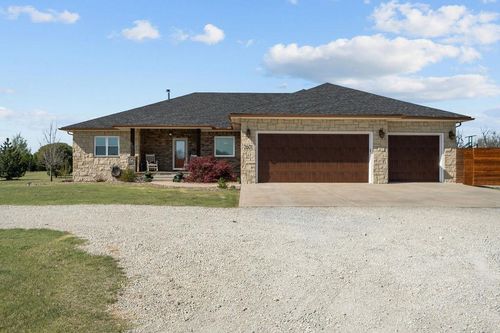 2601 S Brookmeadow Dr, Garden Plain, KS, 67050-8909 | Card Image