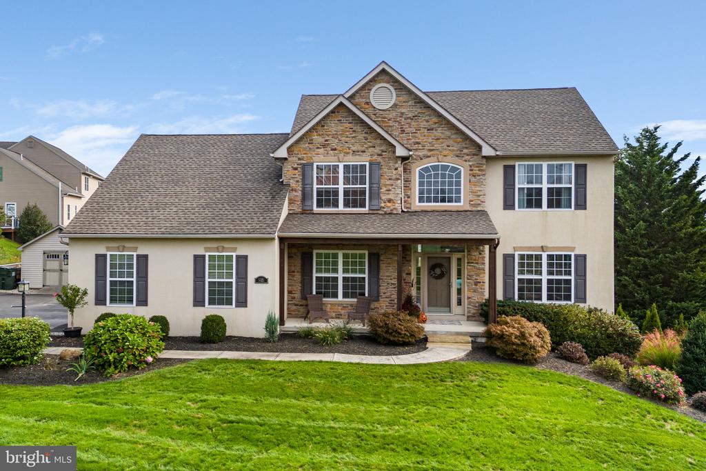 Sunset Dr, Schnecksville, PA 18078