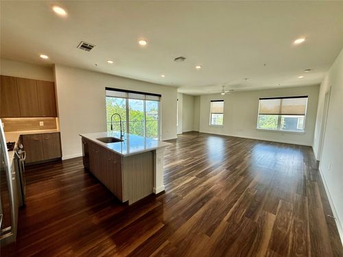 301-7450 Coronado Ave, Dallas, TX, 75214-4521 | Card Image
