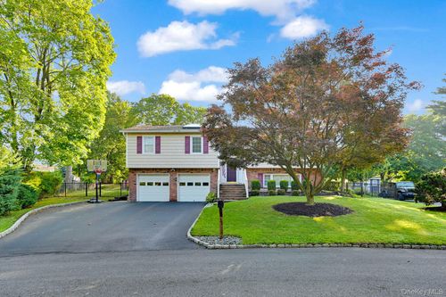 35 Chimney Ridge Dr, Nanuet, NY, 10954-3502 | Card Image