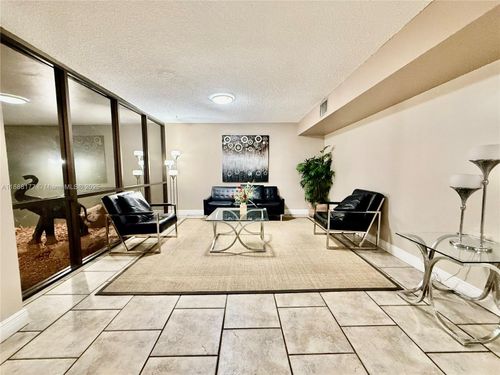apt-201-2761 Taft St, Hollywood, FL, 33020-2952 | Card Image