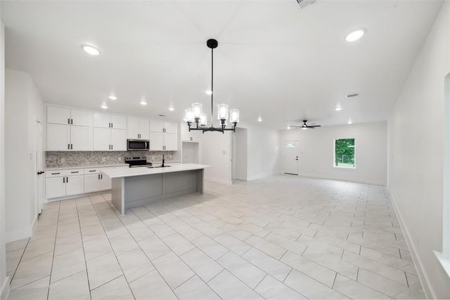 708 Azalea St, House other with 4 bedrooms, 2 bathrooms and 2 parking in Prairie View TX | Image 11