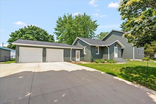 221 Stewart St, Plainfield, IA, 50666-9769 | Card Image