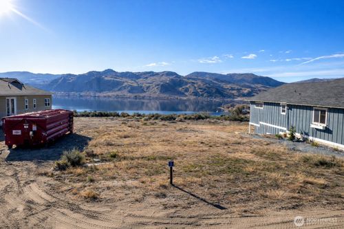 206 Village Way, Oroville, WA, 98844-5915 | Card Image