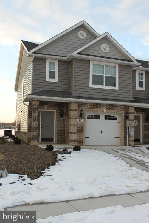 117 Delano Dr, CHAMBERSBURG, PA, 17201-8618 | Card Image