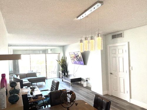 925-500 Bayview Dr, Sunny Isles Beach, FL, 33160-4780 | Card Image