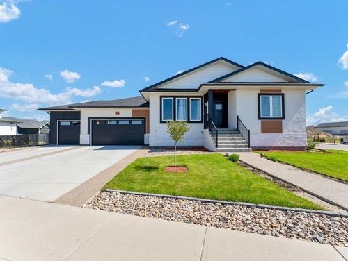 33 Dunes Way, Desert Blume, AB, T1B0R7 | Card Image