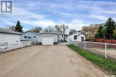 428 11th St E, House other with 4 bedrooms, 2 bathrooms and null parking in Prince Albert SK | Image 2