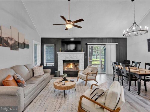 216 Snow Ridge Cir, Lake Harmony, PA, 18624 | Card Image