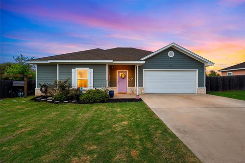 215 W Greenbriar St, Robinson, TX, 76706-6113 | Card Image