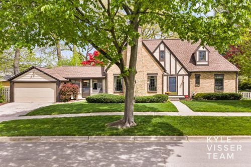 1504 Lake Grove Ave Se, East Grand Rapids, MI, 49506-4789 | Card Image