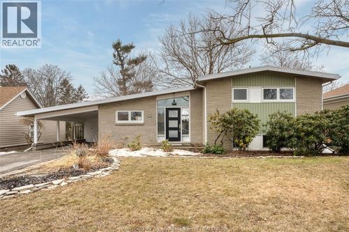 32 Melrose Ave, Leamington, ON, N8H2J2 | Card Image