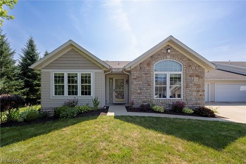 242 Woodbury Cir, Dalton, OH, 44618-9318 | Card Image