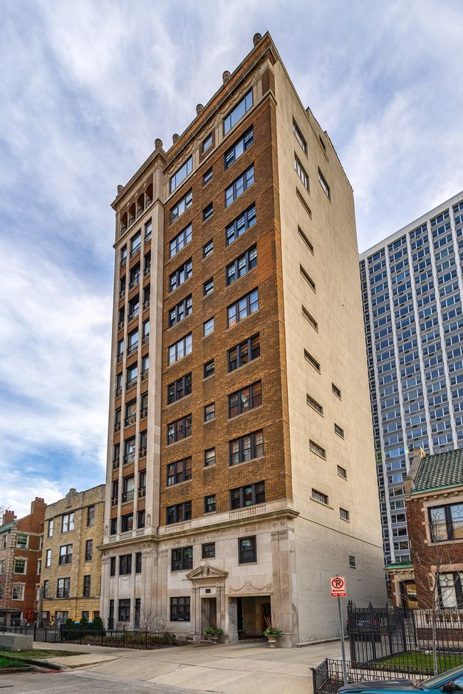 PH-12 - 707 W Junior Terrace, Condo with 4 bedrooms, 3 bathrooms and 1 parking in Chicago IL | Image 1
