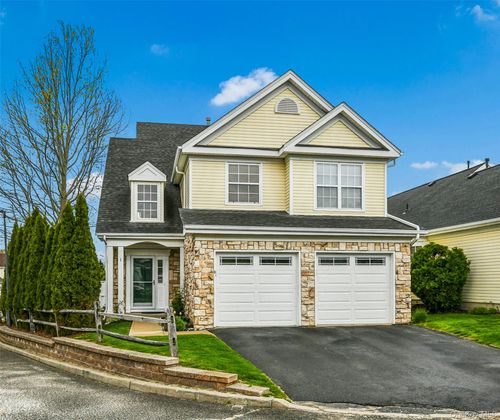 1 Ariel Dr, Middle Island, NY, 11953-2662 | Card Image