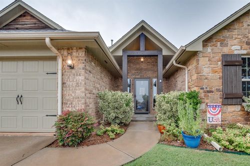 18801 Stone Oak Rd, Edmond, OK, 73012-5807 | Card Image