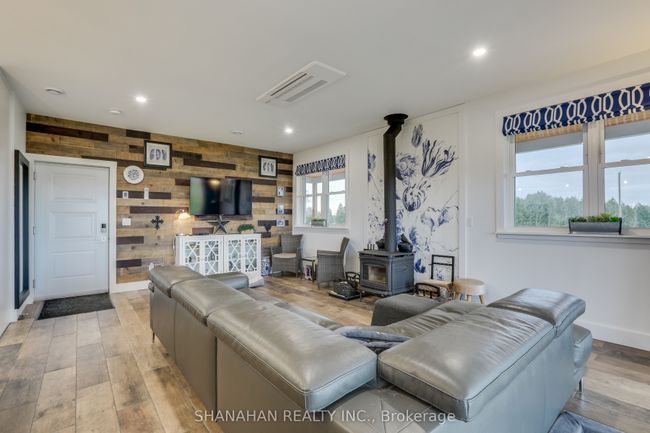 1575 Dobbyn Rd, House other with 2 bedrooms, 2 bathrooms and 20 parking in Alvinston ON | Image 11
